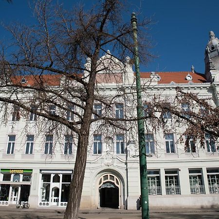 Szechenyi Center Aparthotel Сегед Екстериор снимка