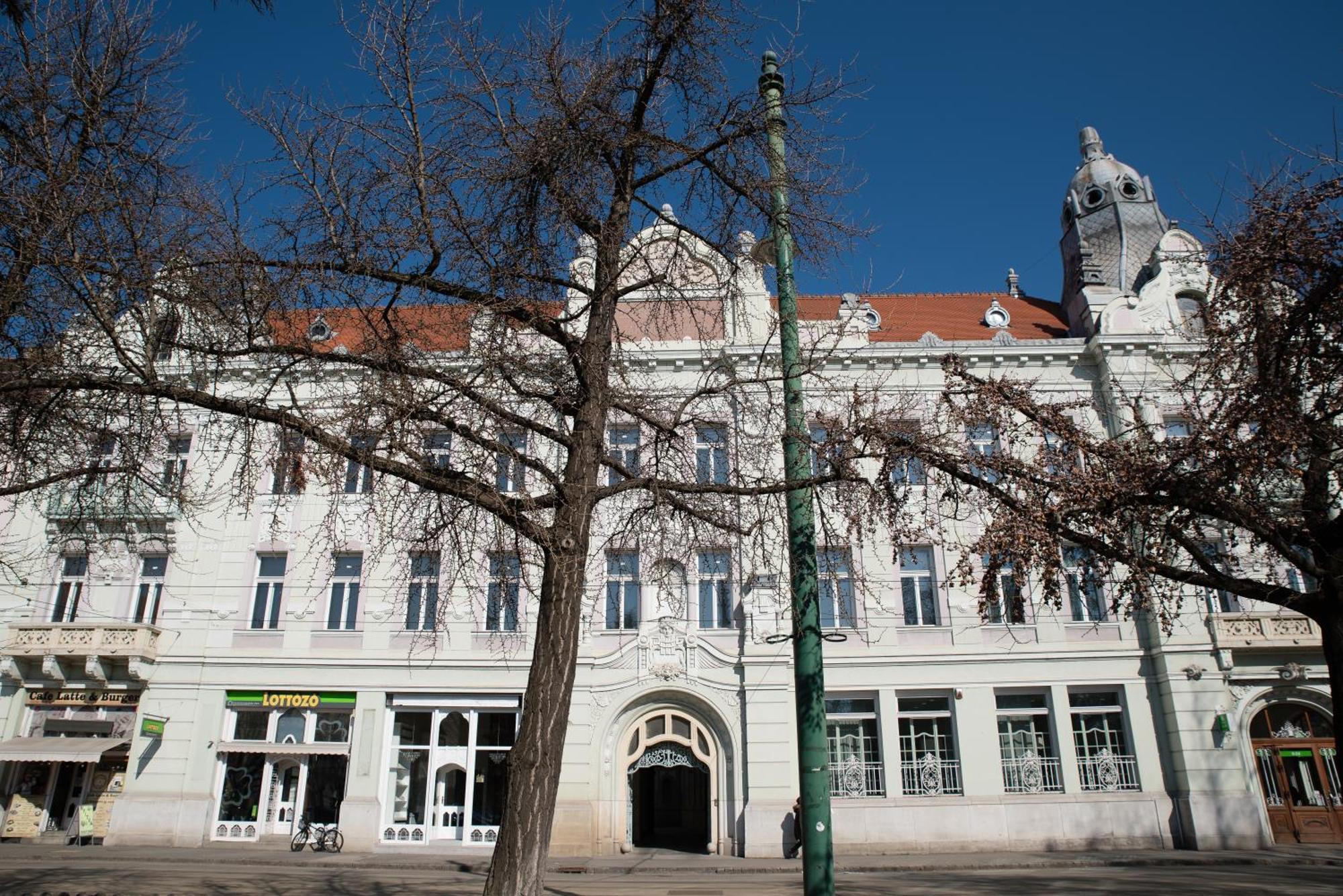 Szechenyi Center Aparthotel Сегед Екстериор снимка